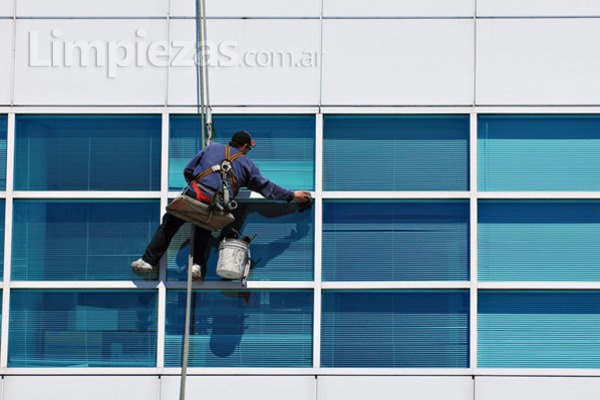 Seguridad en los trabajos de limpieza en altura