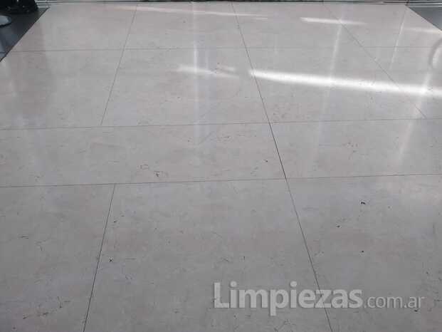 PISO DE HALL LIMPIO.jpg