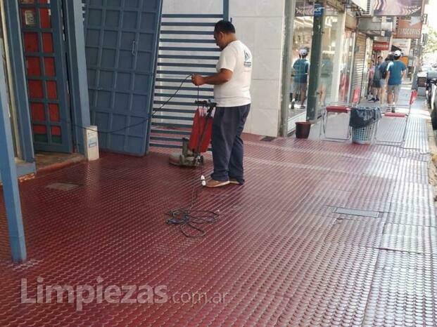 ENCERADO DE PISOS