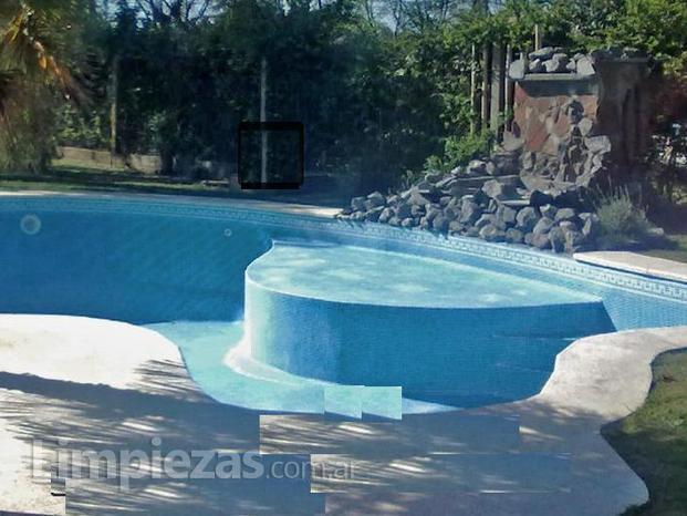 Piscina con cascada